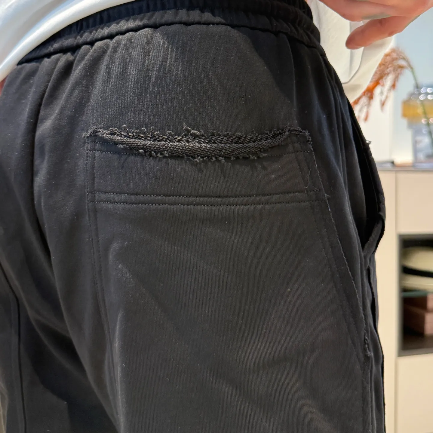 Balenciaga's three-standard complete 2026 summer New Arrival men's casual shorts, advanced custom-made Breathable fabric, Breathable fabric, extremely stretchy and comfortable, impeccable details, top-grade accessories, original logo design concept, delicate and soft feel! The upper body fit is awesome! Size: M-XXXL Please state your height and weight when ordering